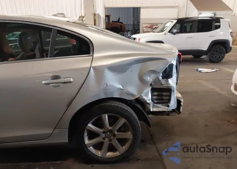 2016 Volvo S60 T5 Drive-E Premier из США, поврежденный, VIN YV126MFKXG2409199